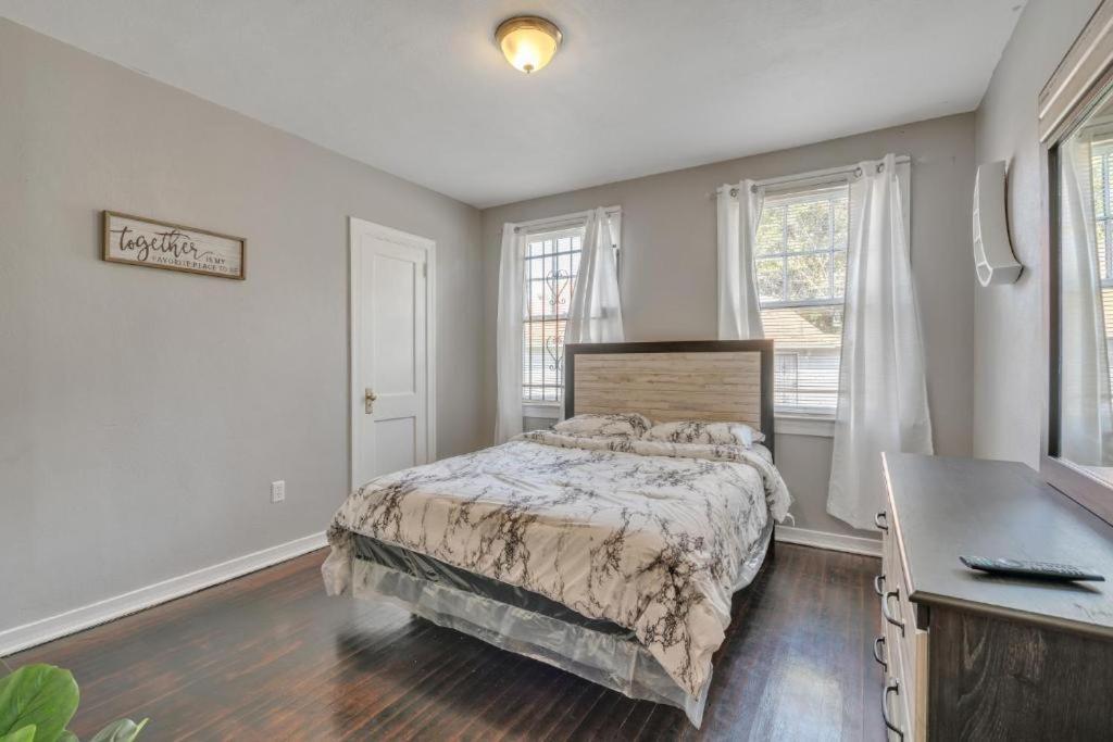 Comfy Pet Friendly Home In Jacksonville Mins To Downtown'S Kültér fotó